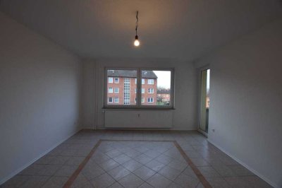 +++ Zum Einzug bereit! 3-Raumwohnung mit Tageslichtbad und Balkon +++