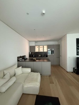 Exklusive, neuwertige 2,5-Zimmer-Wohnung mit Balkon und Einbauküche in Hamburg