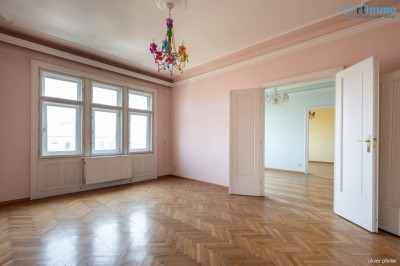 U-BAHNNÄHE: ALTBAUCHARME: 4-Zimmer-Wohnung in hohem Liftstock und Ausblick
