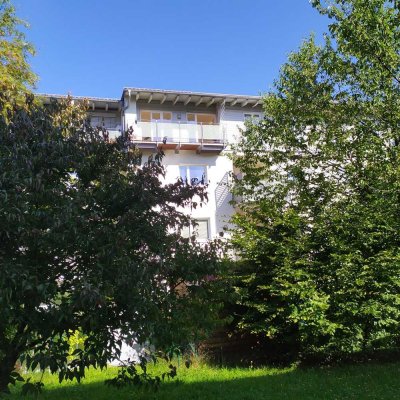 Attraktive 4 Zimmer-DG-Wohnung mit 2 Balkonen in ruhiger Waldrandlage in Ottobrunn *von privat