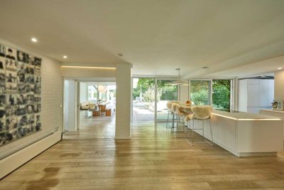 Bauhaus trifft Urlaubsflair – Exklusiver Design-Bungalow mit Salzwasser-Outdoor-Pool & Lounge-Oase