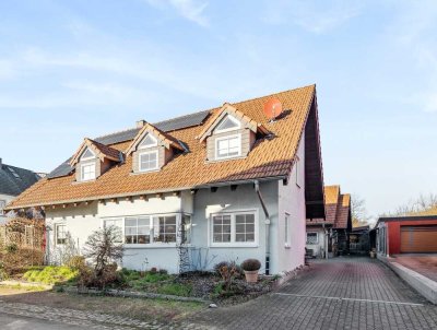 Charmantes Zweifamilienhaus mit Werkstattgarage in Homburg