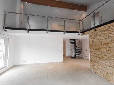 Helle, große 3,5 Zimmer Penthouse-Wohnung (+ 1 offene Gallerie) + Begehbarer Kleiderschrank