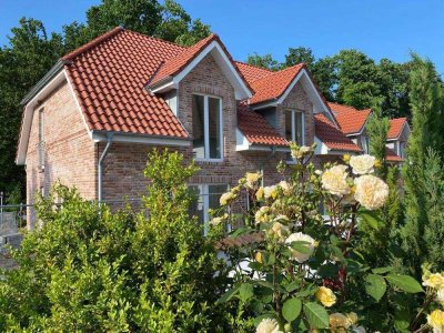 Sehr schönes 3-Zimmer-Reihenhaus in Hohwacht(Ostsee) mit Einstellplatz, kleinen Garten mit Terrasse