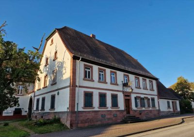 Historisches Anwesen mit Wirtshaus, schönem Innenhof und Scheunen - vielfältigste Nutzungen möglich