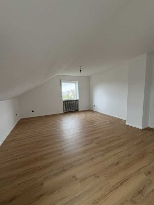 Hochwertig sanierte, helle 2-Zimmer-Wohnung mit Südbalkon –  nur für eine Einzelperson