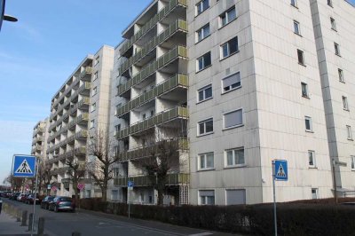 Exklusive, gepflegte 3-Raum-Wohnung mit Balkon in Hattersheim am Main