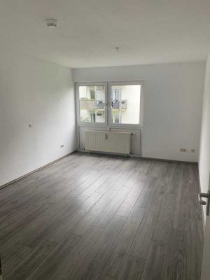 Zentral. Hell. Bezugsfertig – 2 Zimmer mit Balkon am Hageberg