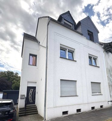 Gepflegtes Doppelhaus mit zwei separaten Einheiten – Kapitalanlage oder Mehrgenerationenwohnen