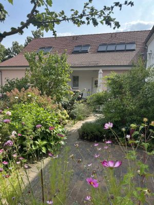 TOP SANIERTER, IDYLLISCHER, 4-SEITEN HOF MIT 7-8 WEs U. TRAUMHAFTER GARTENANLAGE+AUSBAUMÖGLICKEITEN