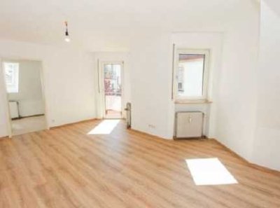 Modernisierte 2-Raum-Maisonette-Wohnung mit Dachterrasse und EBK in Würzburg
