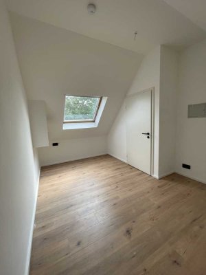 Sanierte, helle und moderne Dachgeschosswohnung nähe Ruhr Park