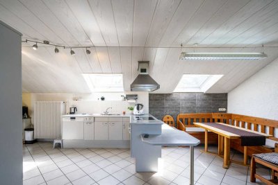 Großzügige Dachgeschosswohnung in zentraler Lage