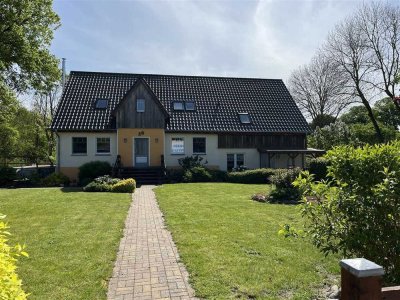 Einfamilienhaus  - Schlossblick, großem Grundstück und viel Nebengelass