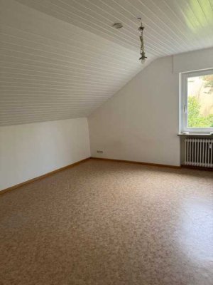 Schöne 2-Zimmer - Dachgeschoss-Wohnung in Weil - Gartenstadt