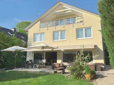 Der Wohntraum für die ganze Familie:  Stadtnahe, helle, moderne Einfamilienvilla in Südlage