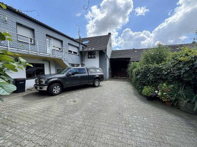 Großzügiges Einfamilienhaus mit 2 Anbau-Wohnungen und ca. 1.300m²-TRAUMGARTEN in Bedburg !!!