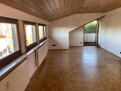Schöne helle Dachgeschosswohnung in ruhiger Lage