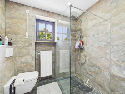 Hochwertig renovierte 4-Zimmer-Wohnung mit Wintergarten in bester Lage von Kumpfmühl!