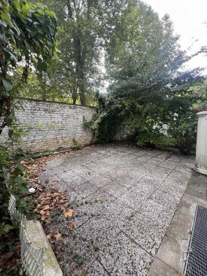 Helle Erdgeschosswohnung mit Südterrasse, Garten und modernisiertem Bad in Pempelfort