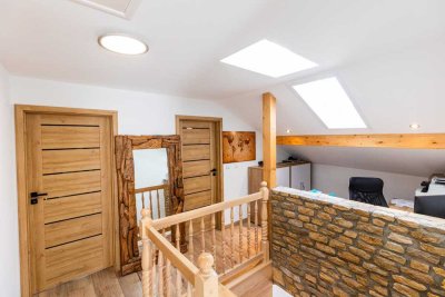Großes Grundstück, zwei top-sanierte Häuser, eine Chance – perfekt für Familien oder Selbstständige!