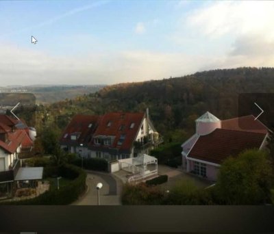 Ruhige 2-Zimmer-Maisonette-Wohnung mit Balkon , Einbauküche und Kamin