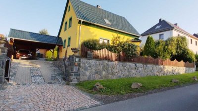 Charmantes sofort bezugfähiges EFH sucht Holzliebhaber