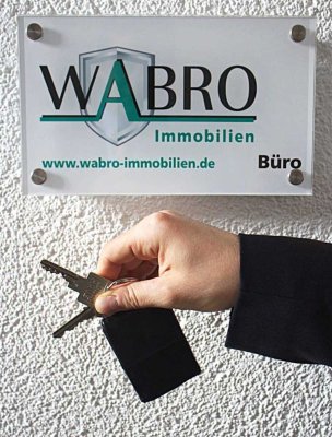 Helle 3 Zi.-Wohnung mit Südbalkon, kleinem Gartenanteil u. großer Garage im Haus!
