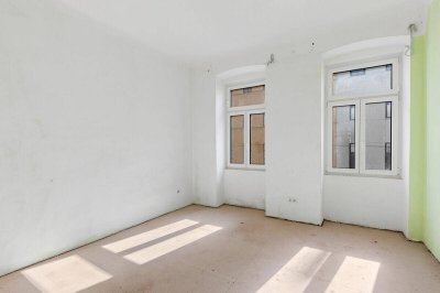 Sanierungsbedürftige Altbauwohnung inklusive Balkon
