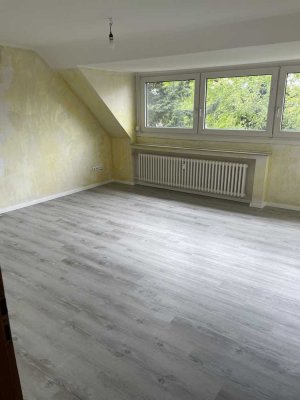 3-Zimmer Dachgeschosswohnung in Duisburg-Huckingen