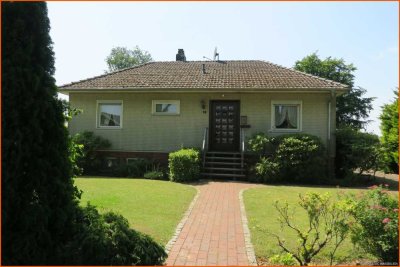 Bungalow mit Garage und großem Grundstück in Stinstedt-Loxstedt