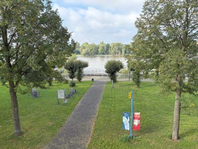 Lichtdurchflutete große 5-Zimmer Traumwohnung direkt am Rhein
