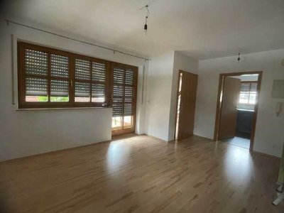 Geschmackvolle, gepflegte 2 Raum-Hochparterre-Wohnung mit Balkon und Einbauküche in Oberstenfeld