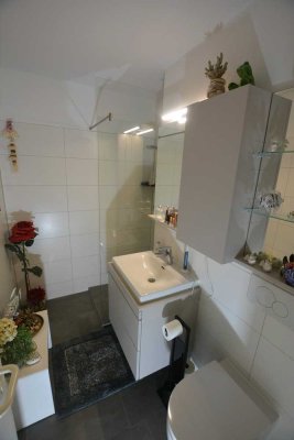 Vermietete 2-Zi-Wohnung mit Balkon, Keller, Fahrstuhl u. TG-Stellplatz