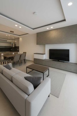 Traumhafte 2-Zimmer Wohnung mit EBK, großem Balkon (Süd/ West) & luxuriösem Bad en Suite