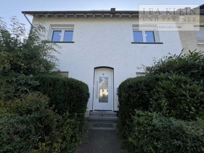 Doppelhaushälfte in Siegen-Kaan-Marienborn – 9 Zimmer, Garten, Balkon. Ideal für Familien
