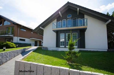 Freistehendes Einfamilienhaus mit Garten