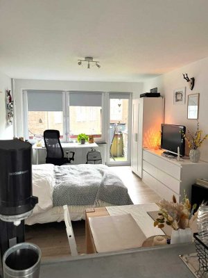 *NEUWERK*  sanierte, sonnige  1-Zi.-Wohnung mit *Balkon* Hochparterre