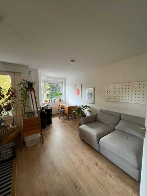 Zentral gelegene Wohnung mit zwei Zimmern und Balkon