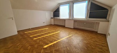 Exklusive, modernisierte 1,5-Zimmer-Dachgeschosswohnung mit Einbauküche in Düsseldorf Angermund