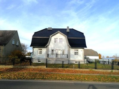 Stilvoll saniertes Herrenhaus auf 3.794 m² Grundstück mit Werkstatt & Photovoltaikanlage – nahe Kuhz