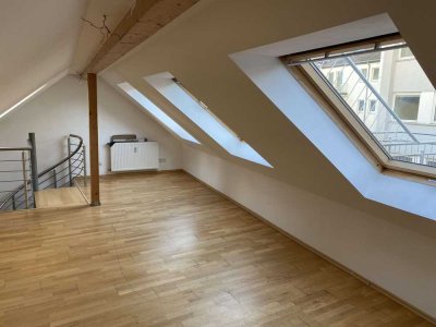 schöne helle 2-Zimmer-Maisonette-Wohnung in der Düsseldorf Altstadt