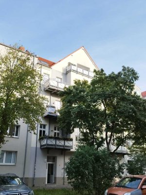 Wohlfühlwohnung mit Balkon & Kiezleben – 3 Zimmer im lebendigen Baumschulenweg entdecken!