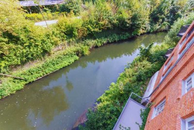 Wohnung im Loftstil am Wasser | Großer Balkon | Offene Küche | 2 Bäder|  Abstellraum | Stellplatz