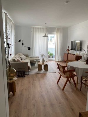 Neuwertige 2-Raum-Wohnung mit Balkon , Einbauküche und Aufzug in Heinsberg Zentrum