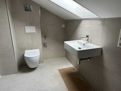 Erstbezug 2-Zi DG Wohnung frisch Saniert!! Beste Lage in Niefern