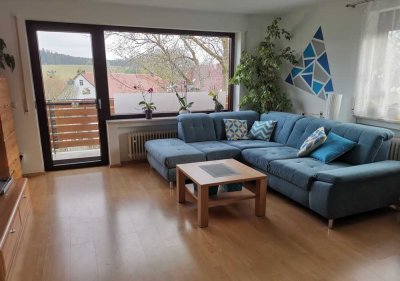 Gepflegte Wohnung mit vier Zimmern sowie Balkon und Einbauküche in Schwabhausen