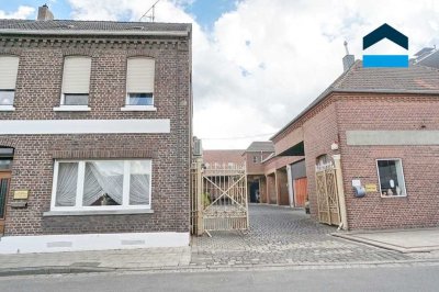 Aldekerk: Historisches Reihenendhaus mit Lagerhallen u. Büros