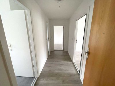 Wohnen in Ebersdorf mit Balkon- frisch sanierte 3-Raum-Wohnung