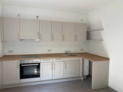 2-Zimmer Wohnung mit Einbauküche und Loggia: hell und modern